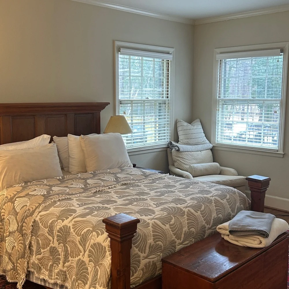 Dancing Leaves Quilted Jacquard 2 Side Woven Bedspread Oversized Queen Neutral